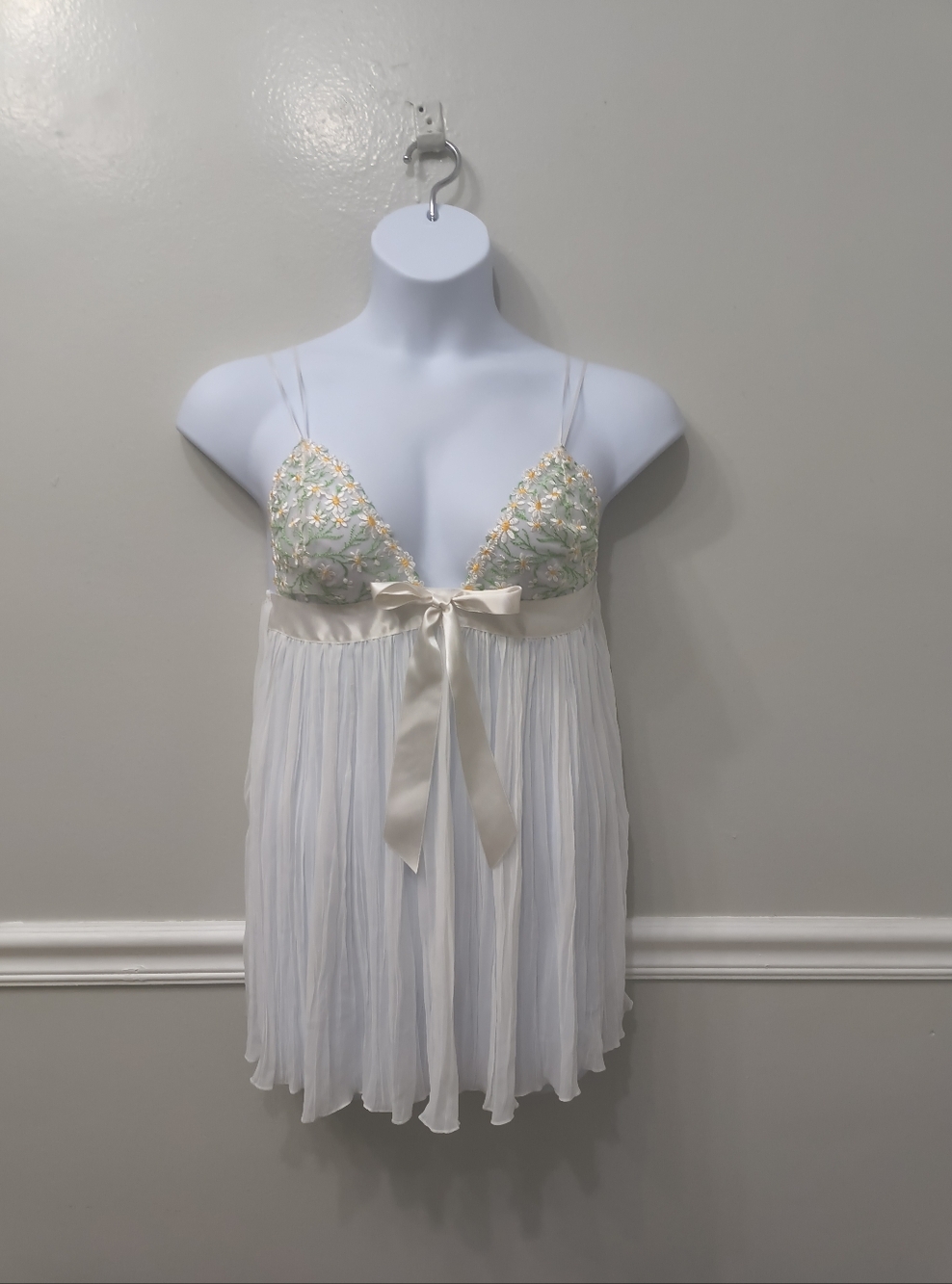 Victoria's Secret Daisy Chain Embroidery BabyDoll Lingerie Coconut White L Bride